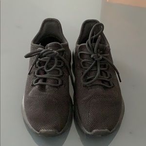 Boys black Adidas Ortholite Size 3 1/2 !